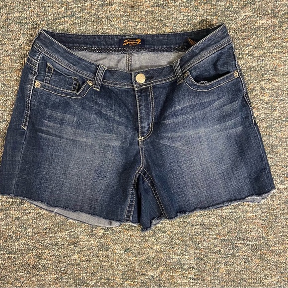 Seven7 Pants - Seven7 Denim Blue Jean Shorts Sz 16 Cutoffs Waist 36 Inseam 6 Embroidered Pocket